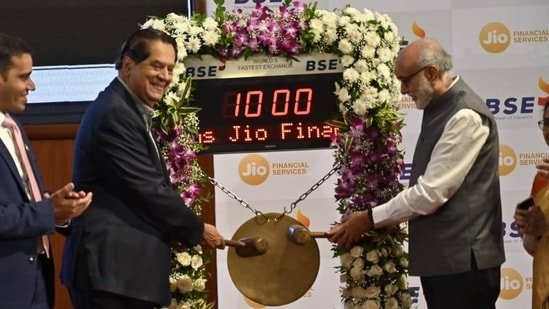 Mr. K V Kamath (Independent Director and Non-Executive Chairman, JFSL), Mr. Subhash S Mundra (Chairman, BSE) at the Listing Ceremony of Jio Financial Services Limited on the Bombay Stock Exchange on Monday.( HT photo by Anshuman Poyrekar)