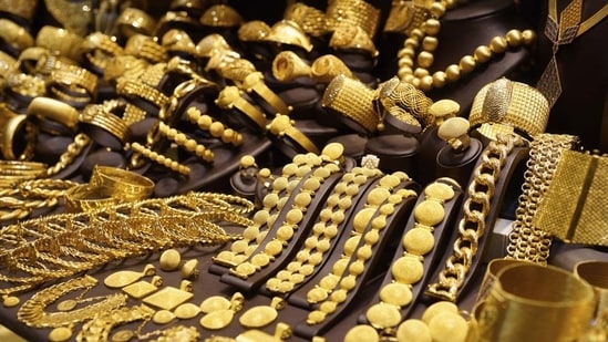 Gold prices recently reached a three-week high in the international market.
