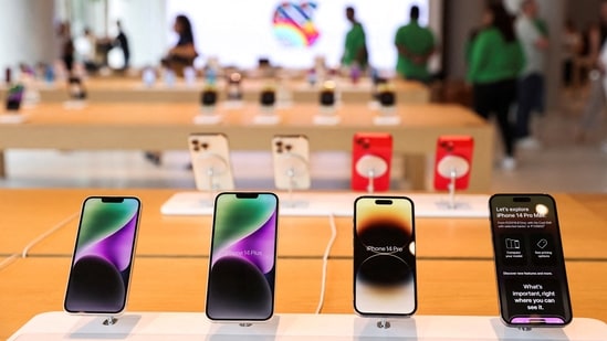 Apple iPhones are seen (REUTERS)