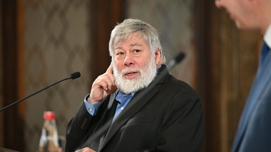 Steve Wozniak, co-founder of Apple Inc., left, and Aleksandar Vucic, Serbia's president, during a news conference in Belgrade, Serbia, on Wednesday, Dec. 6, 2023. (Bloomberg)