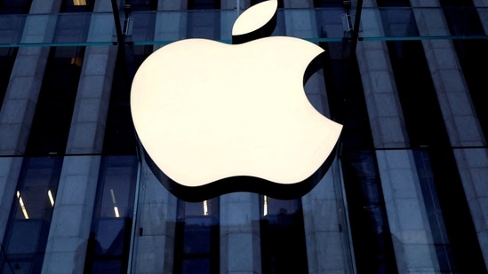 Apple Inc. can soon overtake the French stock market with its market value.(REUTERS)