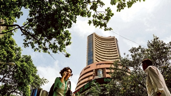 HDFC Solutions has predicted that Nifty and Sensex can rise by 10 percent in 2024.(Bloomberg)