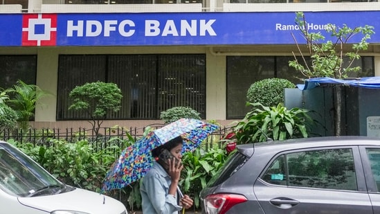 HDFC Bank and Reliance gained thousands of crores in valuation amid the high trends of the NSE (PTI)(PTI)