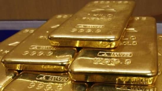 Gold bars are displayed in this file photo. (Reuters Photo)