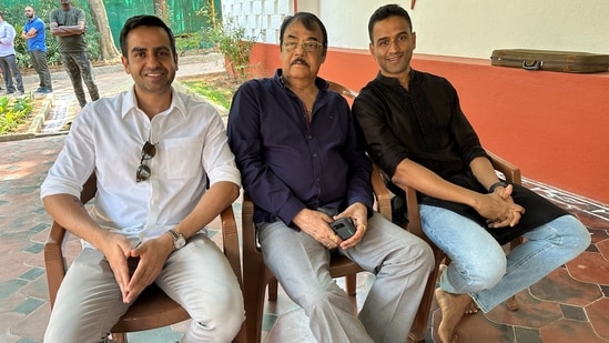 Kamath brothers with their father (Image courtesy: twitter.com/Nithin0dha)