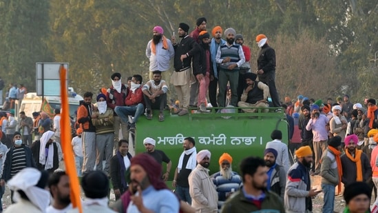 Farmers gather during a protest march to India's capital New Delhi to demand minimum crop prices, near the Haryana-Punjab state border at Shambhu in Patiala district on February 15, 2024.(AFP)